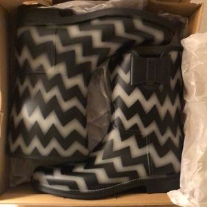 Womens Rain Boots. Black and White. Size 7.